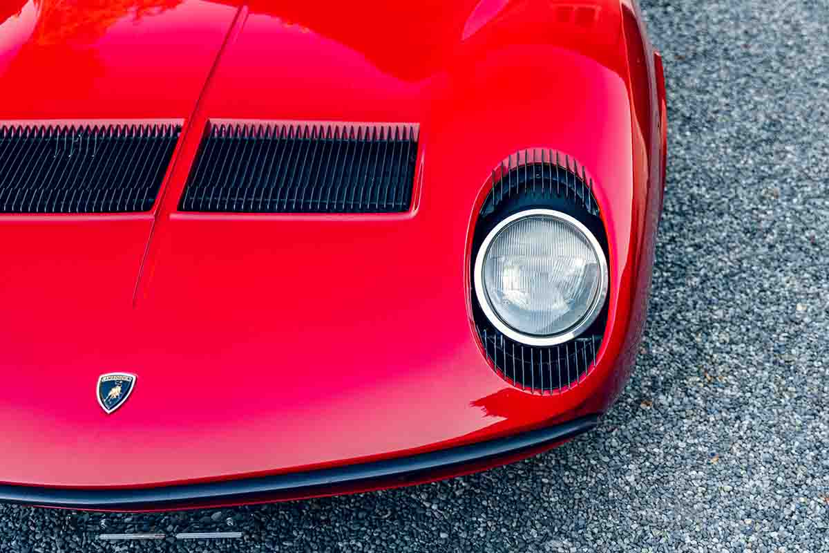オークションに出品され高値で落札された1969年式ランボルギーニ「ミウラP400S」Simon Gosselin(c)2026 Courtesy of RM Sotheby's