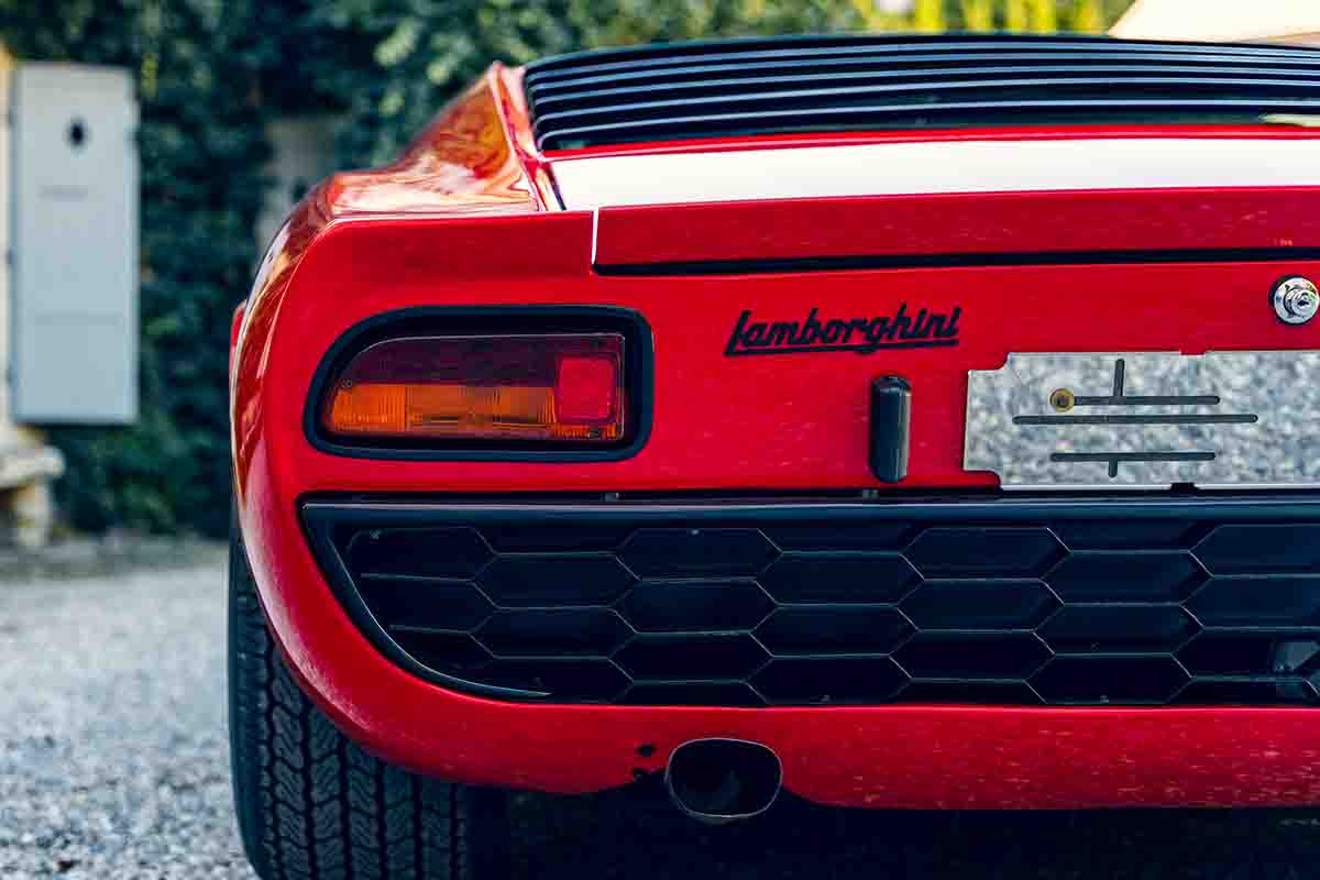 オークションに出品され高値で落札された1969年式ランボルギーニ「ミウラP400S」Simon Gosselin(c)2026 Courtesy of RM Sotheby's