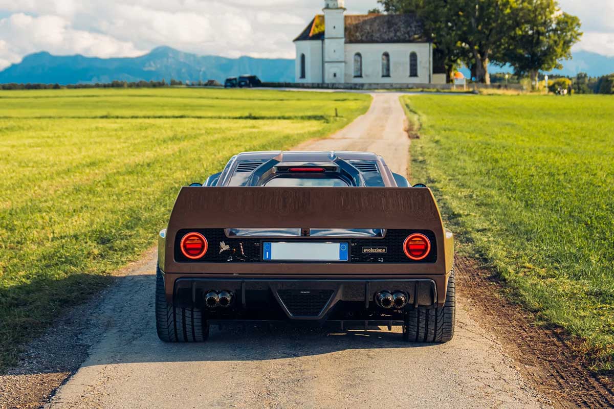 1976年式ランチア「037」をベースに再構築された2025年式「キメーラEVO37」(c)2026 BROAD ARROW Auctions