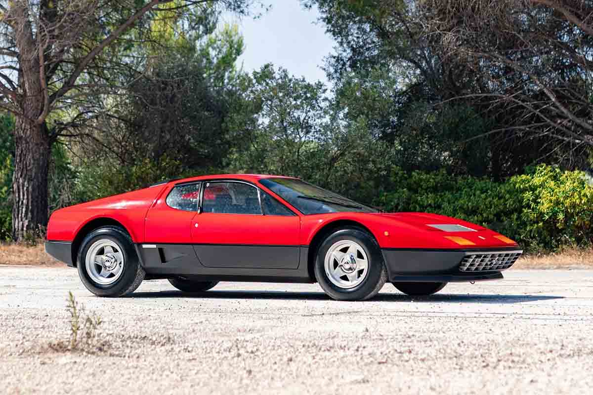 2026年10月に開催されるオークションに出品される1981年式フェラーリ「512BB:(c)2026 BROAD ARROW Auctions