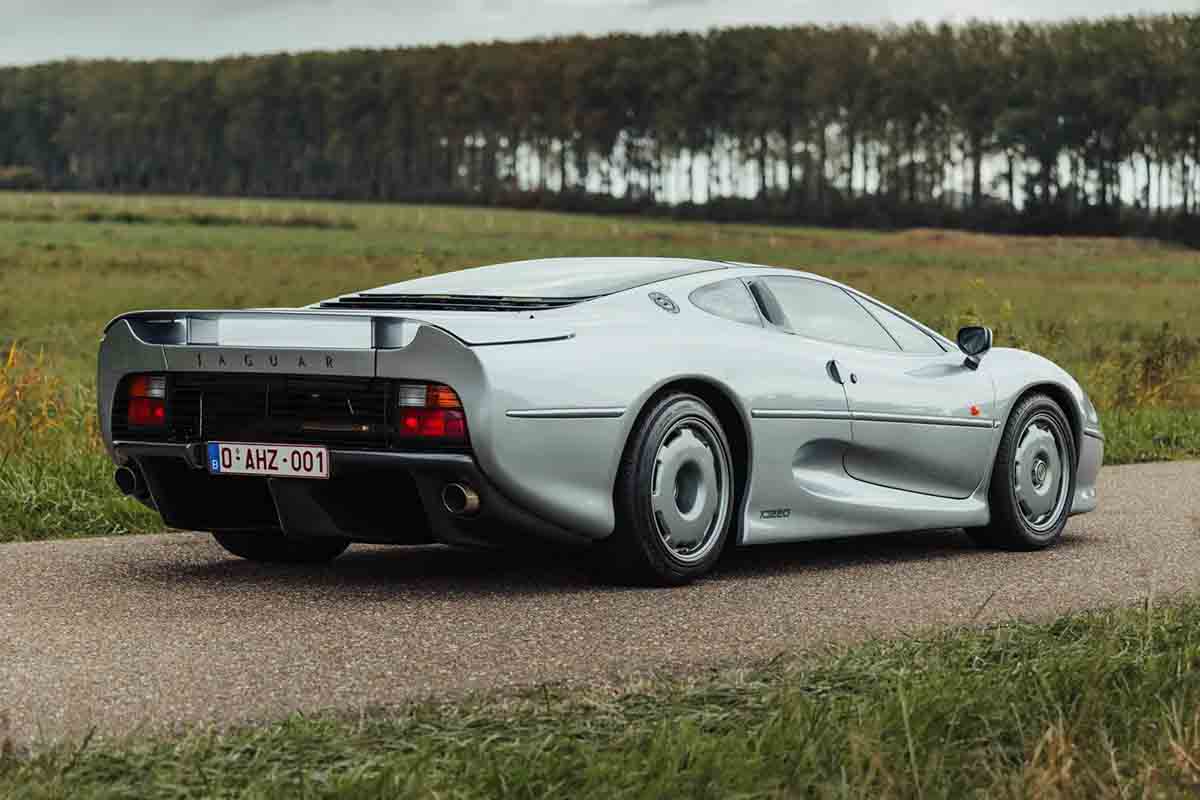オークションに出品予定の1992年式ジャガー「XJ220」(c)2026 BROAD ARROW Auctions