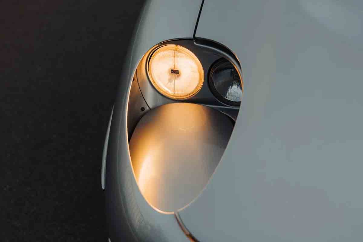 オークションに出品予定の1992年式ジャガー「XJ220」(c)2026 BROAD ARROW Auctions