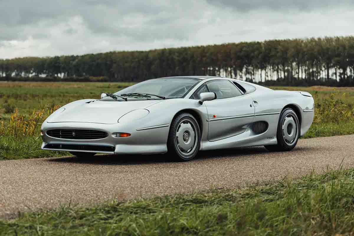 オークションに出品予定の1992年式ジャガー「XJ220」(c)2026 BROAD ARROW Auctions