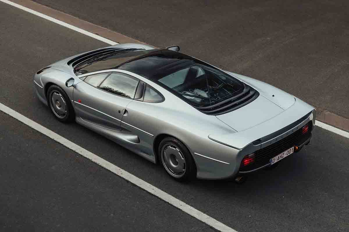オークションに出品予定の1992年式ジャガー「XJ220」(c)2026 BROAD ARROW Auctions