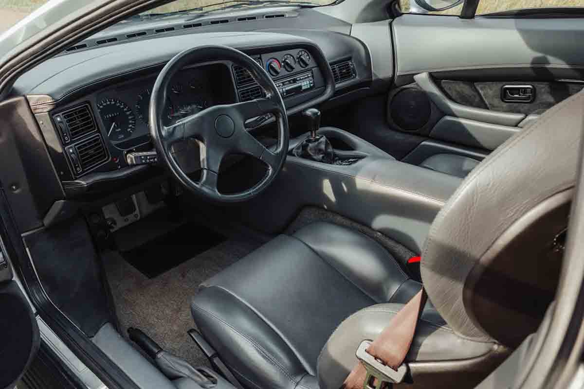 オークションに出品予定の1992年式ジャガー「XJ220」(c)2026 BROAD ARROW Auctions