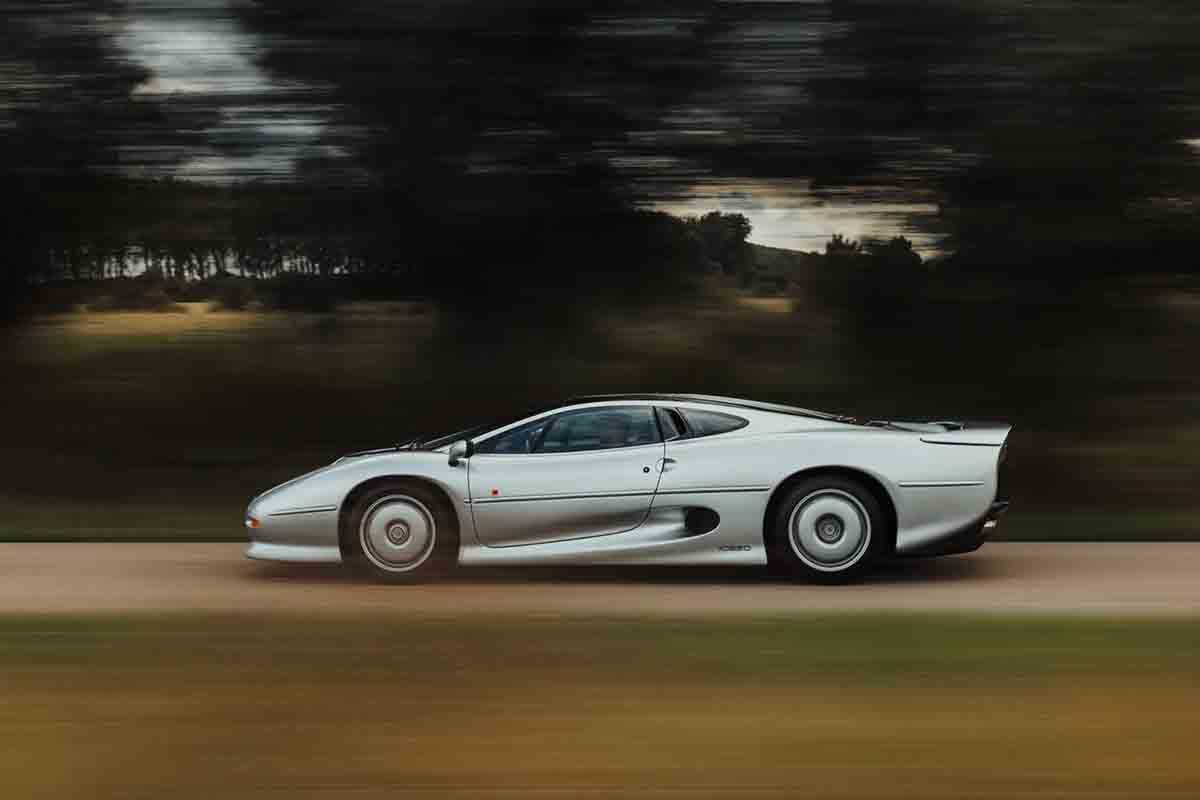 オークションに出品予定の1992年式ジャガー「XJ220」(c)2026 BROAD ARROW Auctions