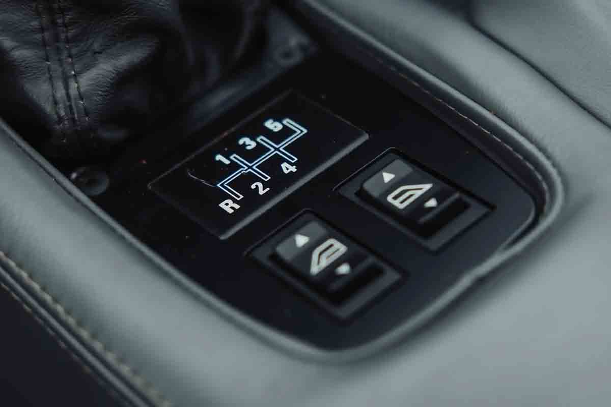 オークションに出品予定の1992年式ジャガー「XJ220」(c)2026 BROAD ARROW Auctions