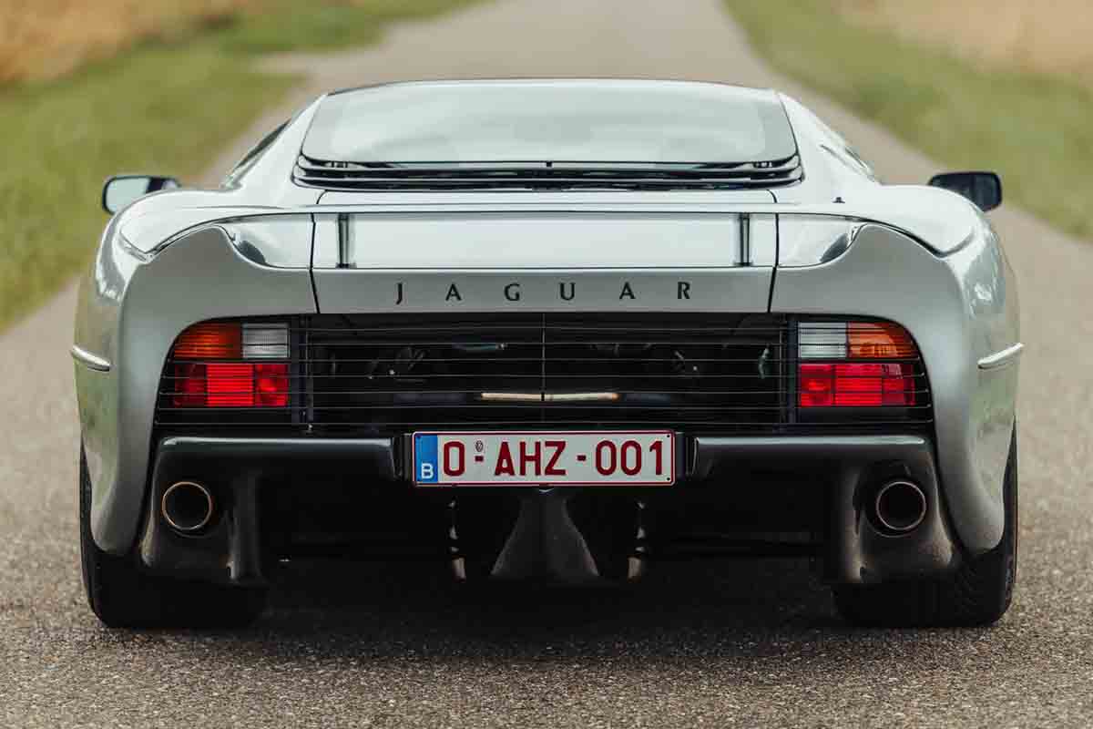 オークションに出品予定の1992年式ジャガー「XJ220」(c)2026 BROAD ARROW Auctions