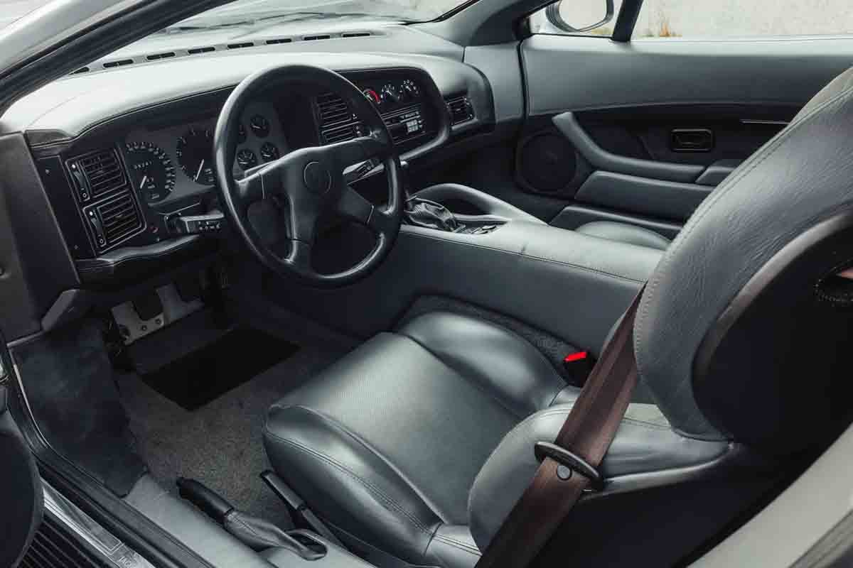 オークションに出品予定の1992年式ジャガー「XJ220」(c)2026 BROAD ARROW Auctions