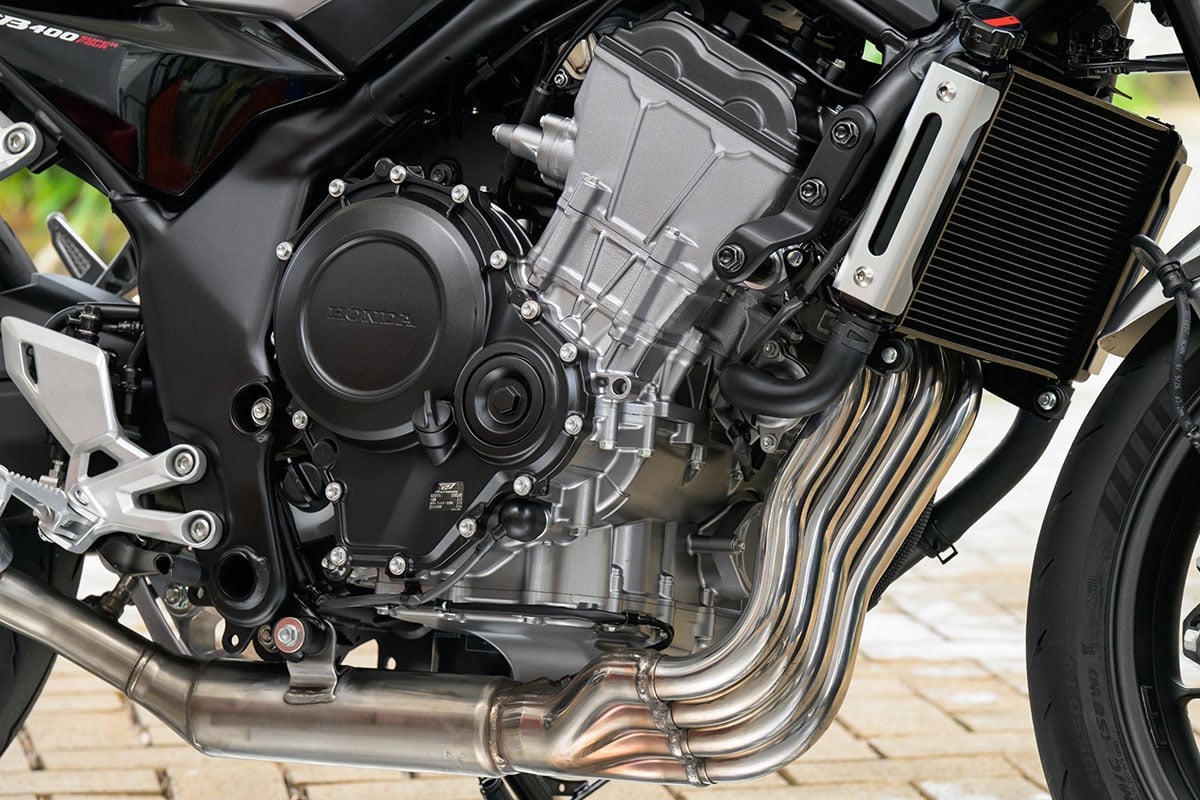 ホンダ新型「CB400スーパーフォア Eクラッチ」