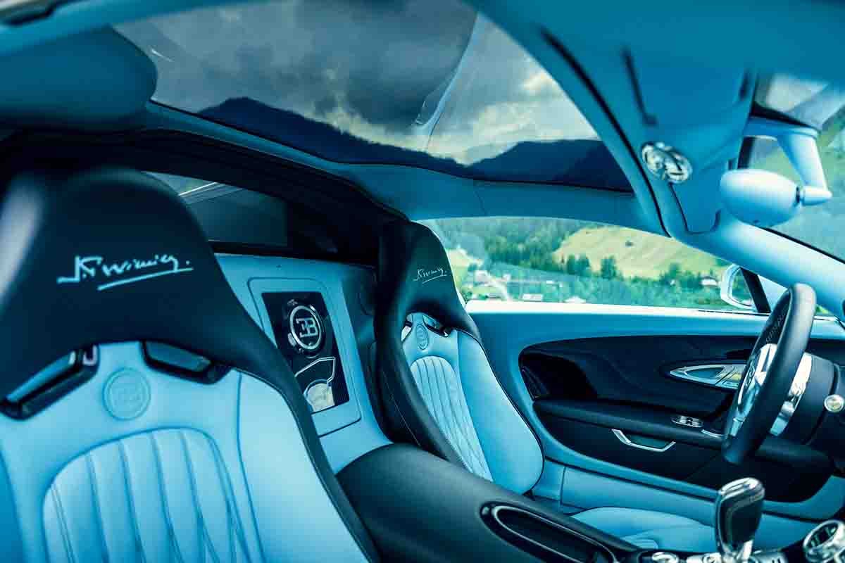 オークションに出品され高値で落札された2014年式ブガッティ「ヴェイロン16.4 グランスポーツ ヴィテッセ “ジャン＝ピエール・ウィミーユ”」Simon Gosselin(c)2026 Courtesy of RM Sotheby's