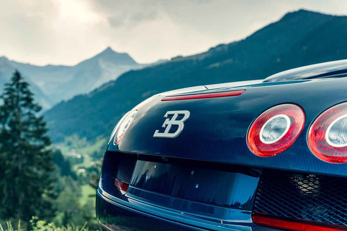 オークションに出品され高値で落札された2014年式ブガッティ「ヴェイロン16.4 グランスポーツ ヴィテッセ “ジャン＝ピエール・ウィミーユ”」Simon Gosselin(c)2026 Courtesy of RM Sotheby's
