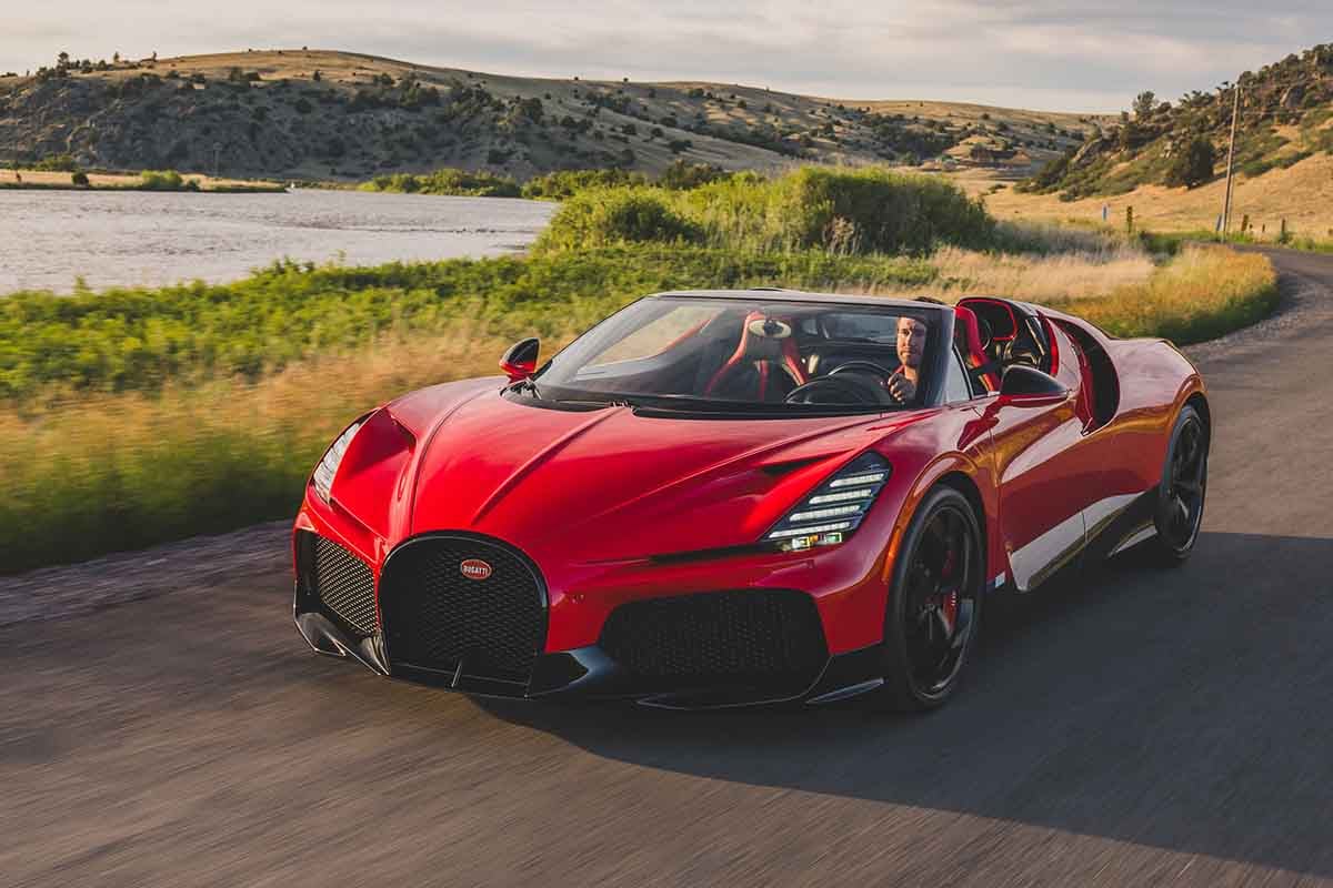 オークションで高額落札された2025年式ブガッティ「ミストラル」Darin Schnabel(c)2026 Courtesy of RM Sotheby's