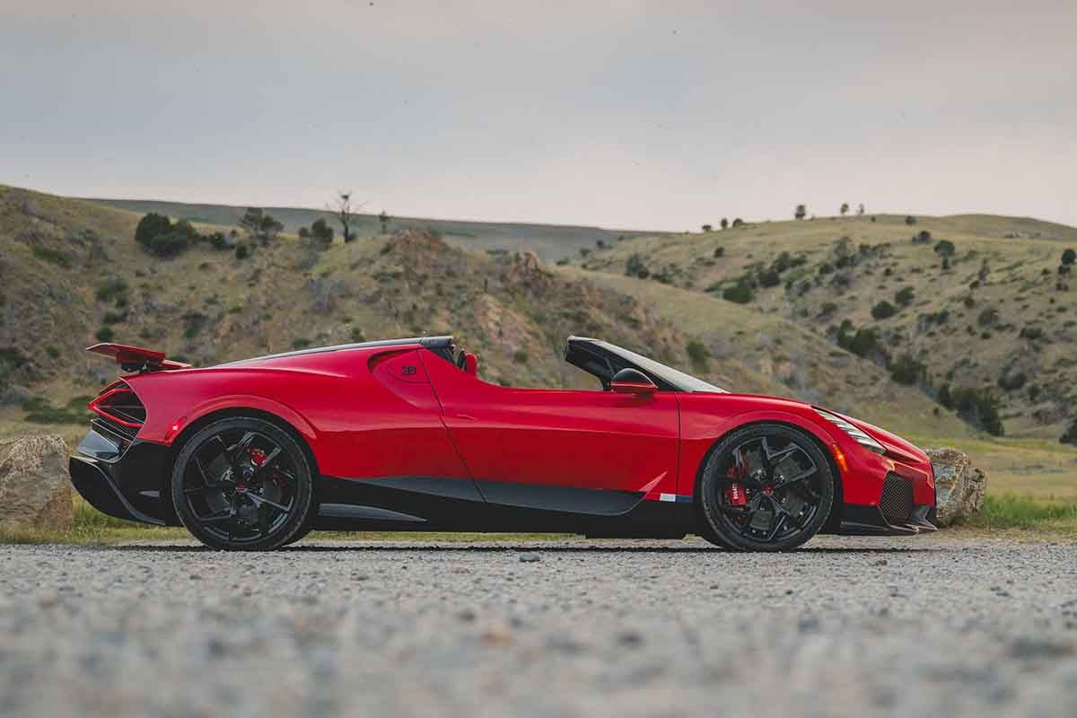 オークションで高額落札された2025年式ブガッティ「ミストラル」Darin Schnabel(c)2026 Courtesy of RM Sotheby's
