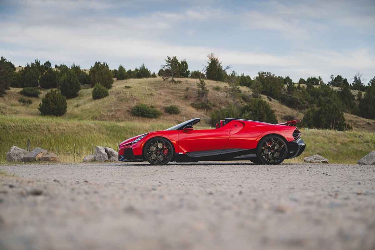 オークションで高額落札された2025年式ブガッティ「ミストラル」Darin Schnabel(c)2026 Courtesy of RM Sotheby's
