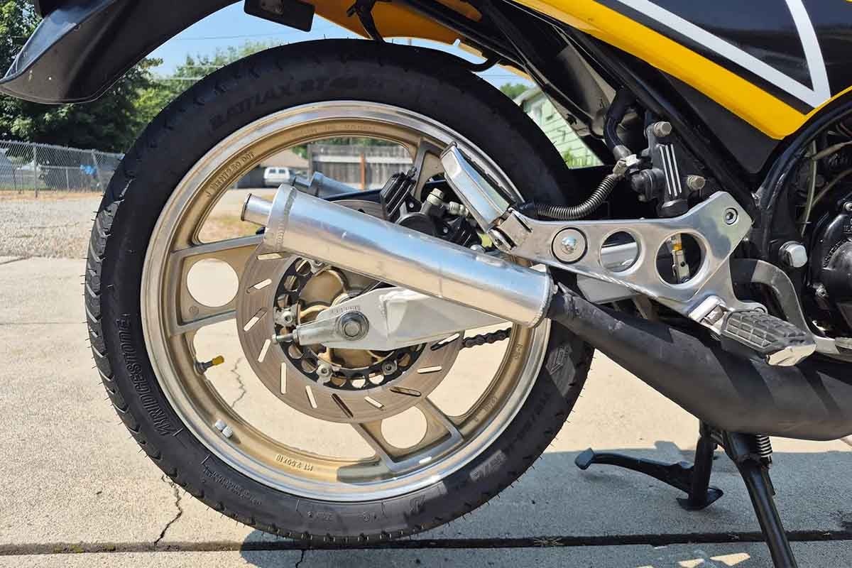 米国オンラインオークションに登場、落札された1984年式ヤマハ「RZ350ケニー・ロバーツ仕様」