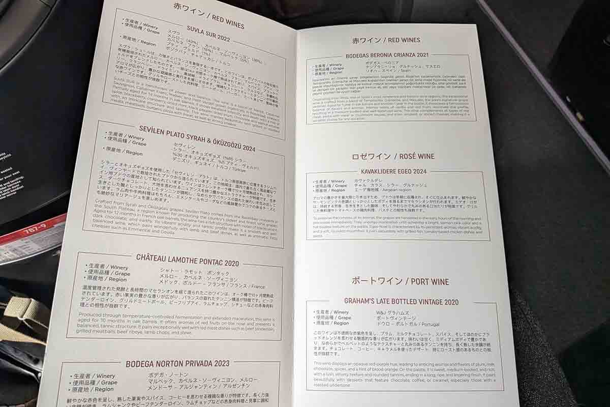 機内食のメニュー。日本語で書かれているのでわかりやすい