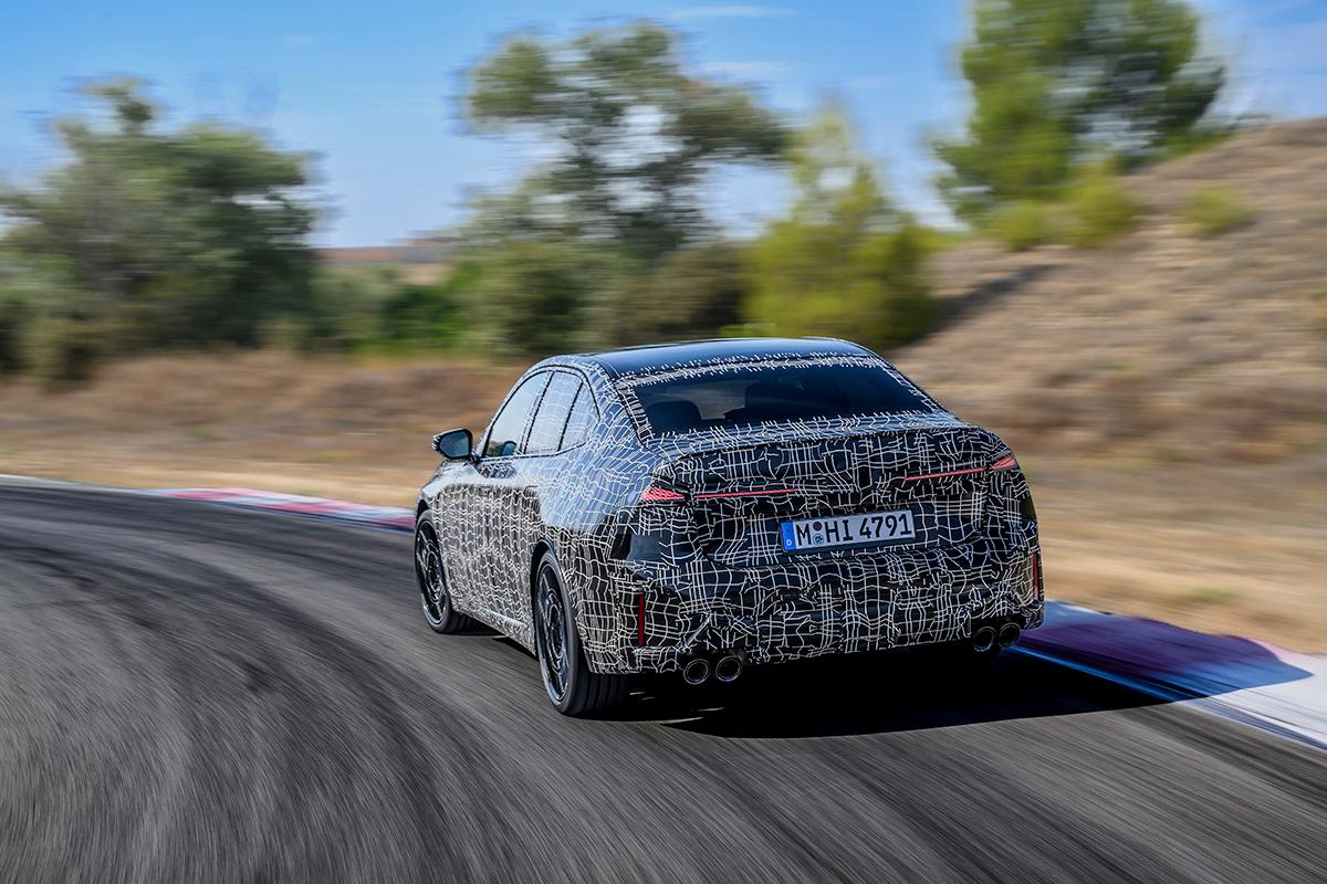 BMW次期型「3シリーズ M350 xDrive」の開発車両