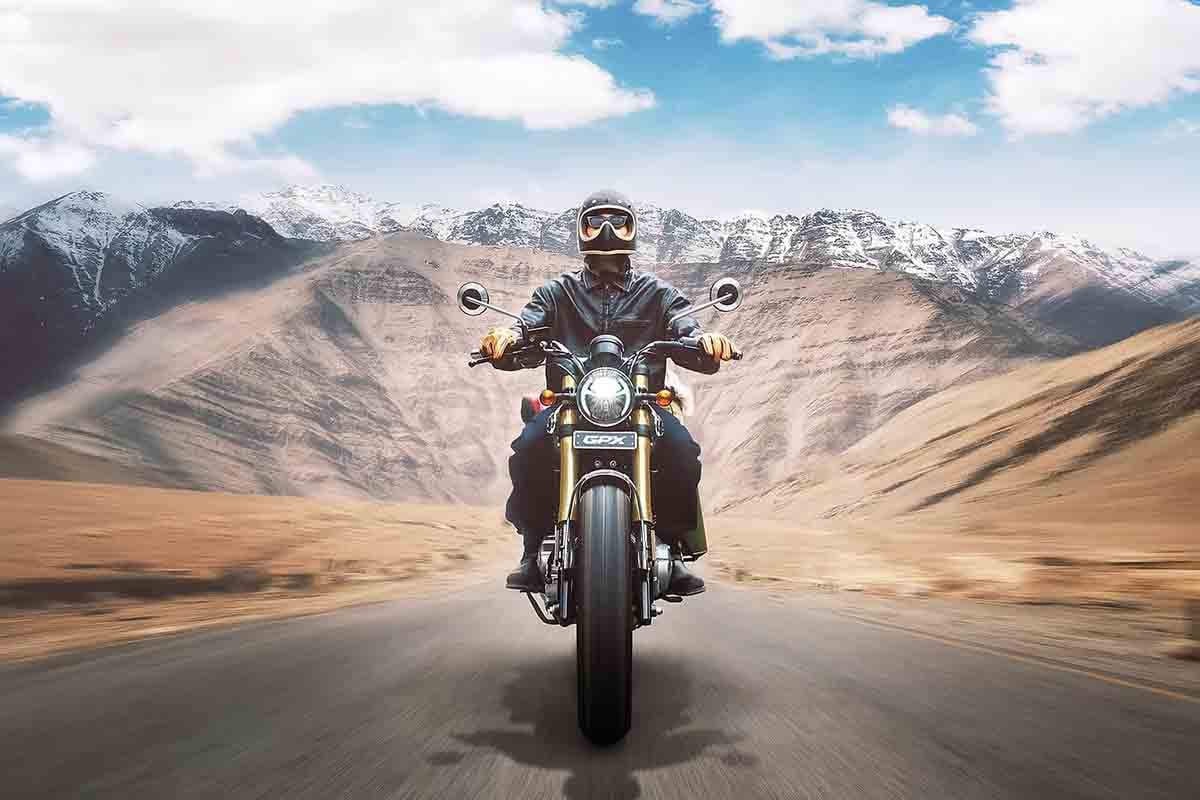 GPX「レジェンド 250 ツイン」