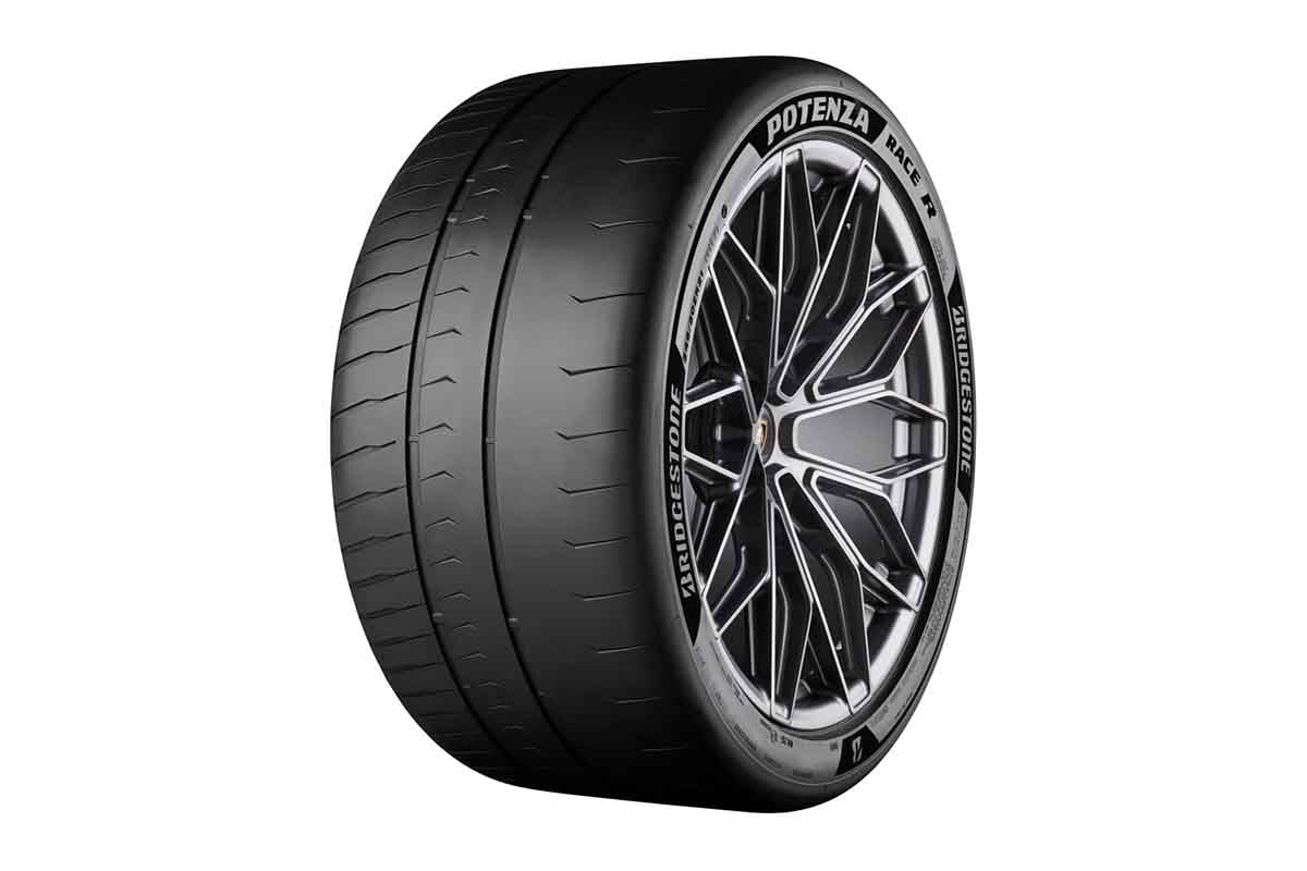 ランボルギーニ「レヴエルトSV」に純正採用されるブリヂストン「ポテンザ・レースR」