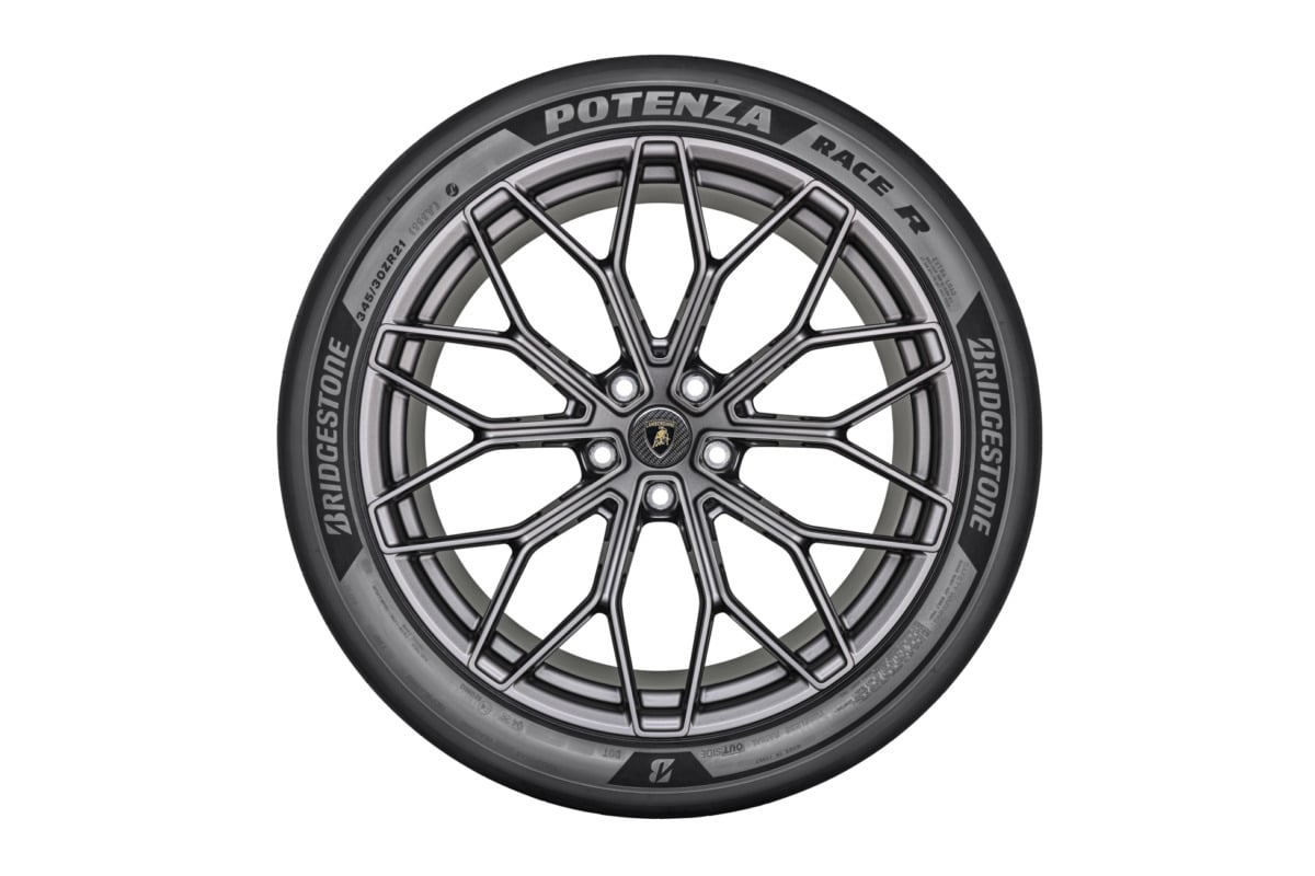 ランボルギーニ「レヴエルトSV」に純正採用されるブリヂストン「ポテンザ・レースR」