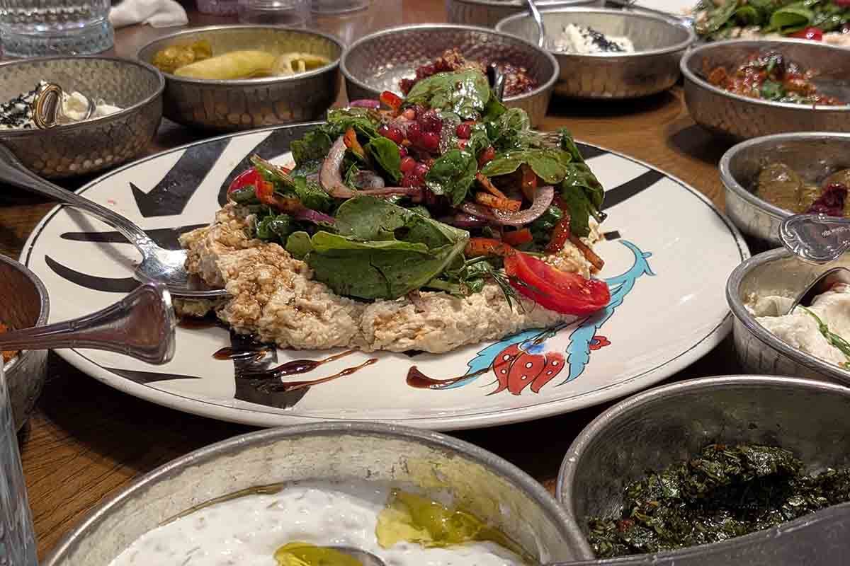 トルコ料理の伝統的な前菜「メゼ」