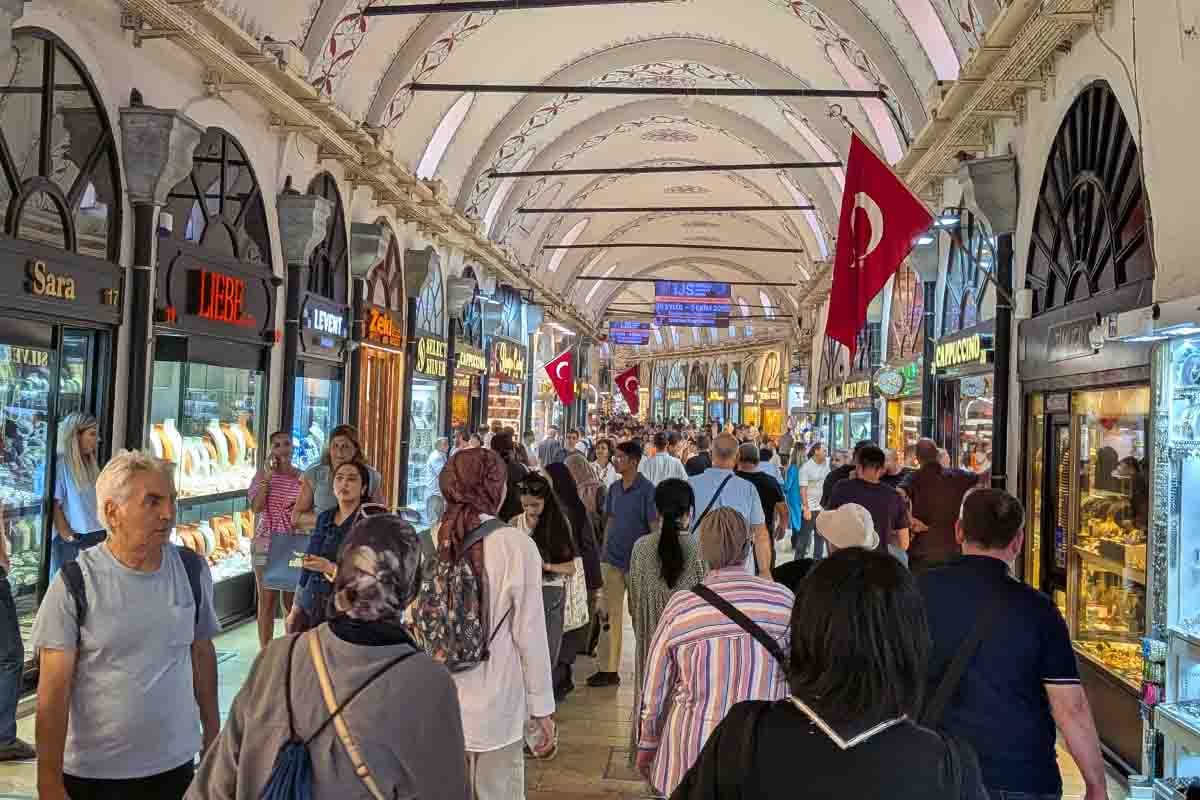 イスタンブールにある世界最大級の屋根付き市場「グランドバザール」