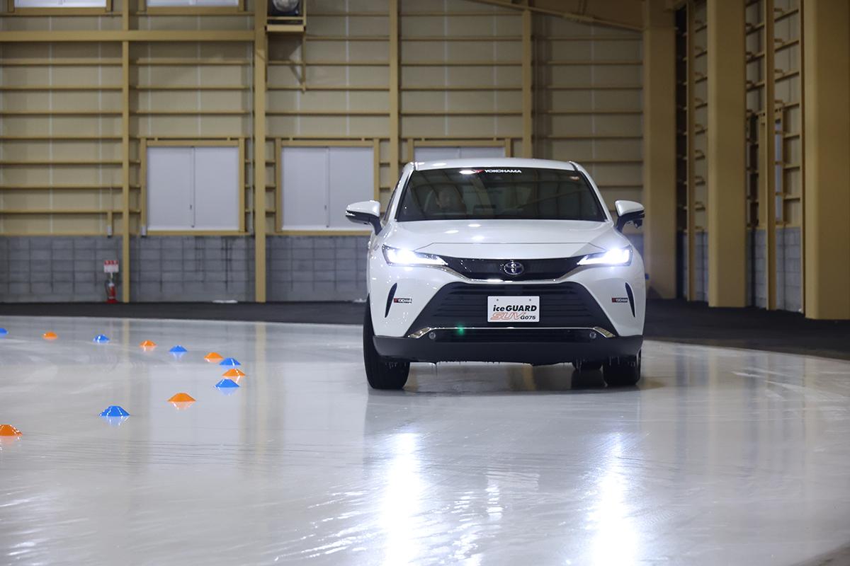 ヨコハマの新SUV用スタッドレスタイヤ「アイスガード8 SUV」の試走会の様子