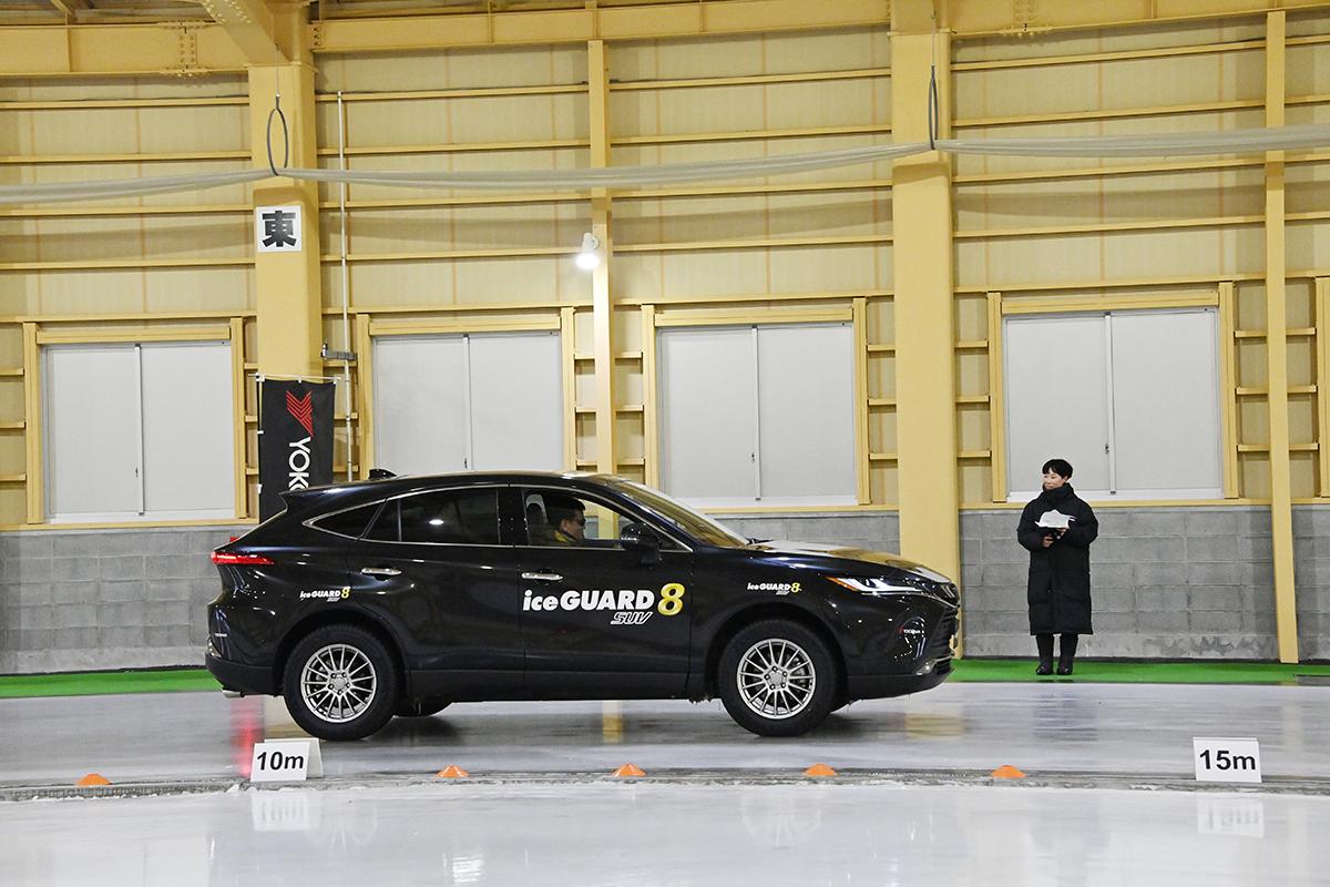 まずはヨコハマの新SUV用スタッドレスタイヤ「アイスガード8 SUV」と従来タイヤで