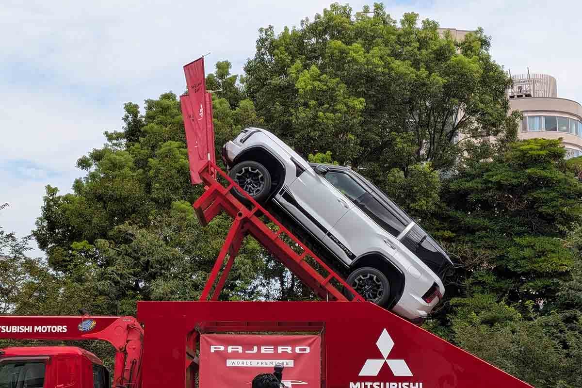 2026年9月2日に開催された三菱新型「パジェロ」の発表会では、三菱4WDモデルらしいこんな演出も