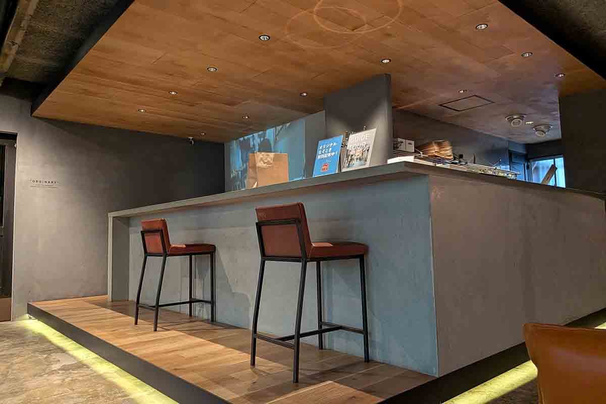 「セカイホテル大阪布施」のフロント