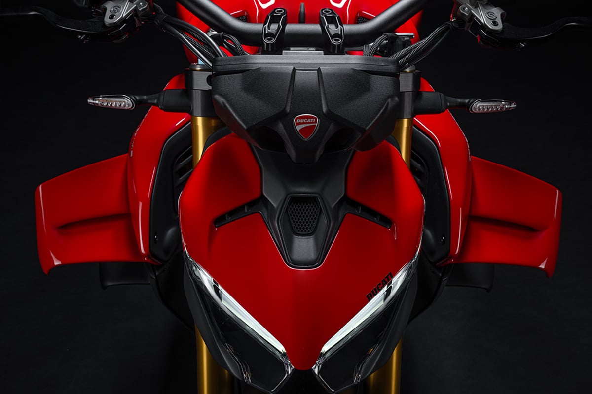 ドゥカティ「ストリートファイター V4」