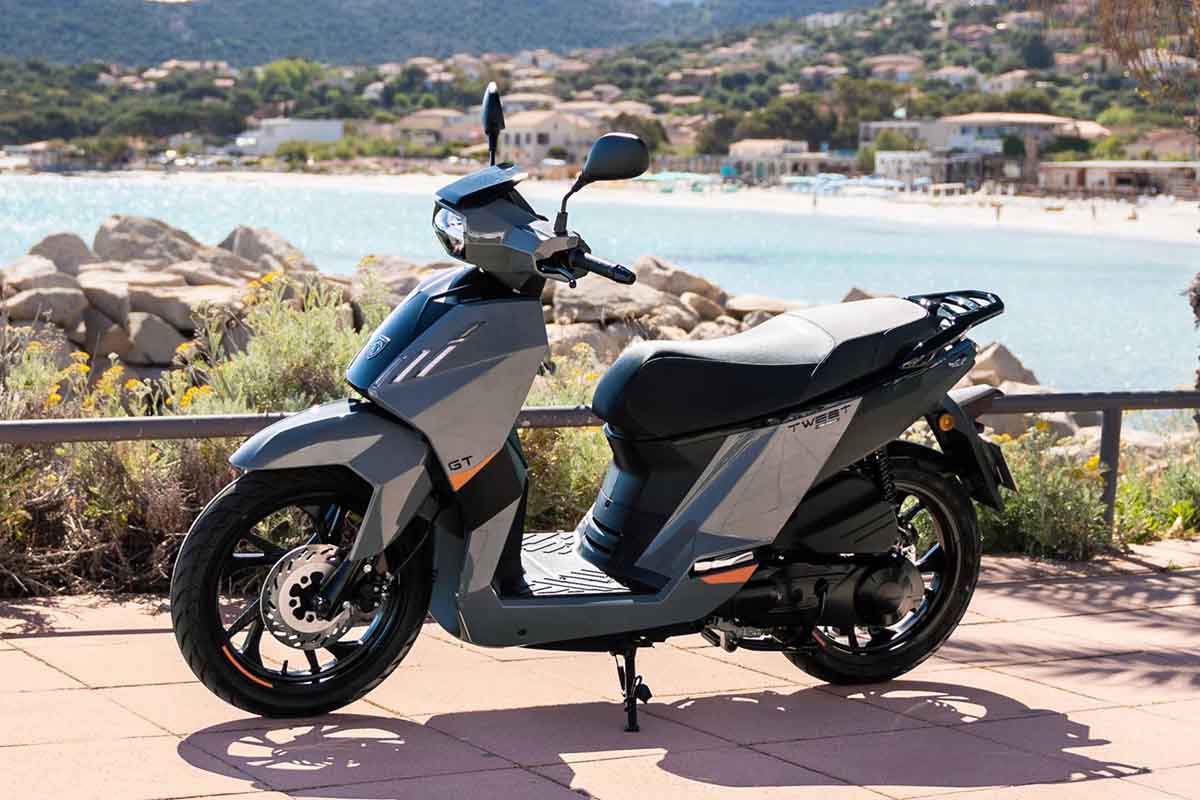 プジョー「ツイート125 GT」