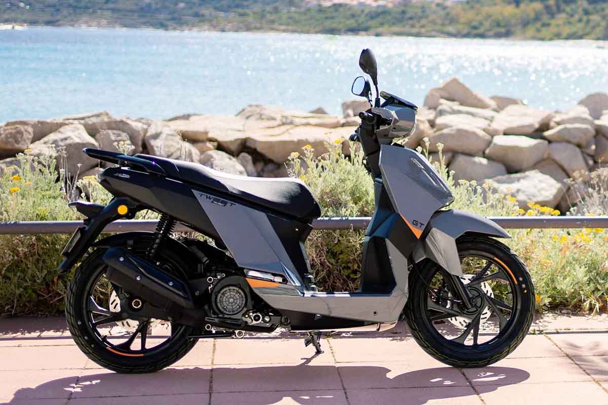 プジョー「ツイート125 GT」