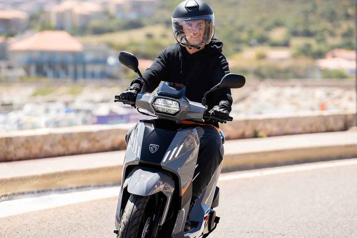 プジョー「ツイート125 GT」