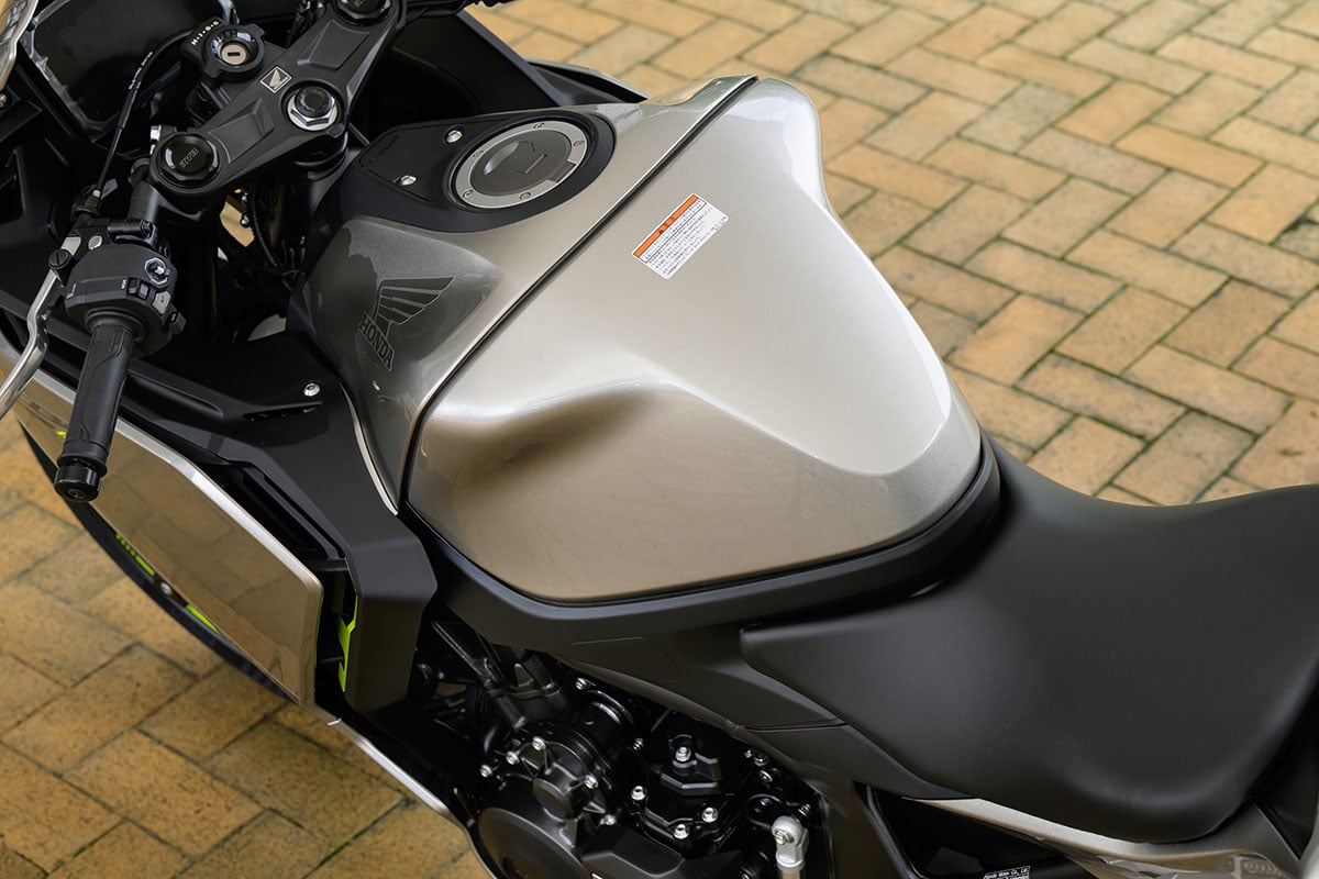 ホンダ新型「CBR400Rフォア Eクラッチ」