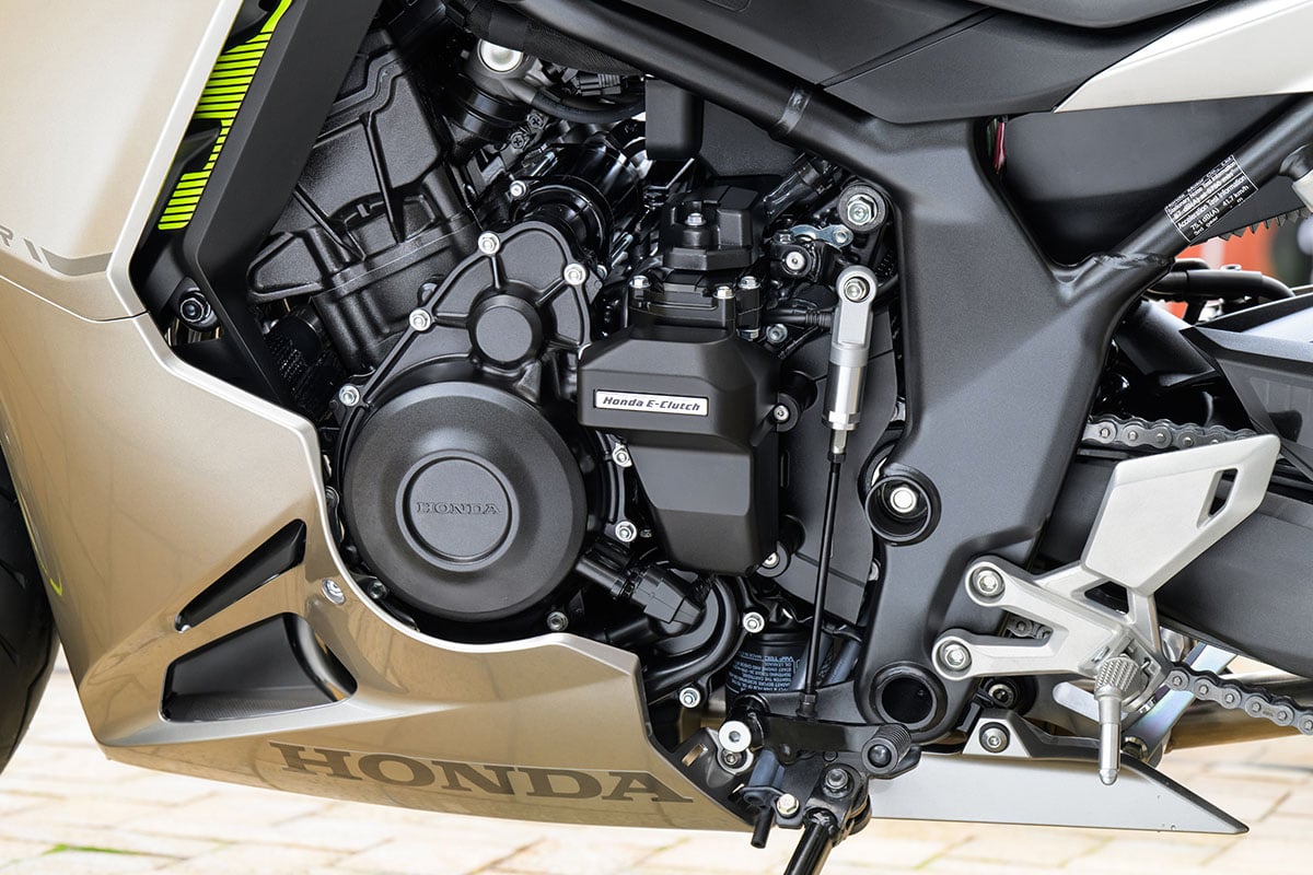 ホンダ新型「CBR400Rフォア Eクラッチ」