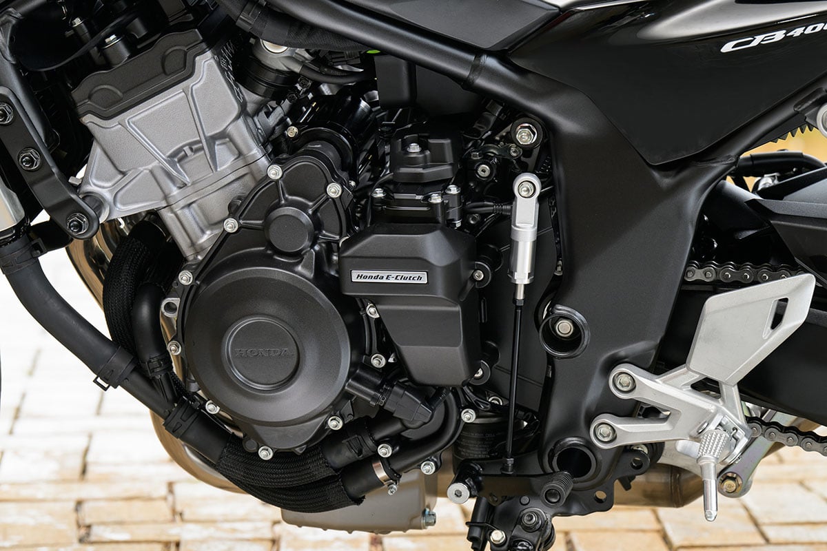 ホンダ新型「CB400スーパーフォア Eクラッチ」