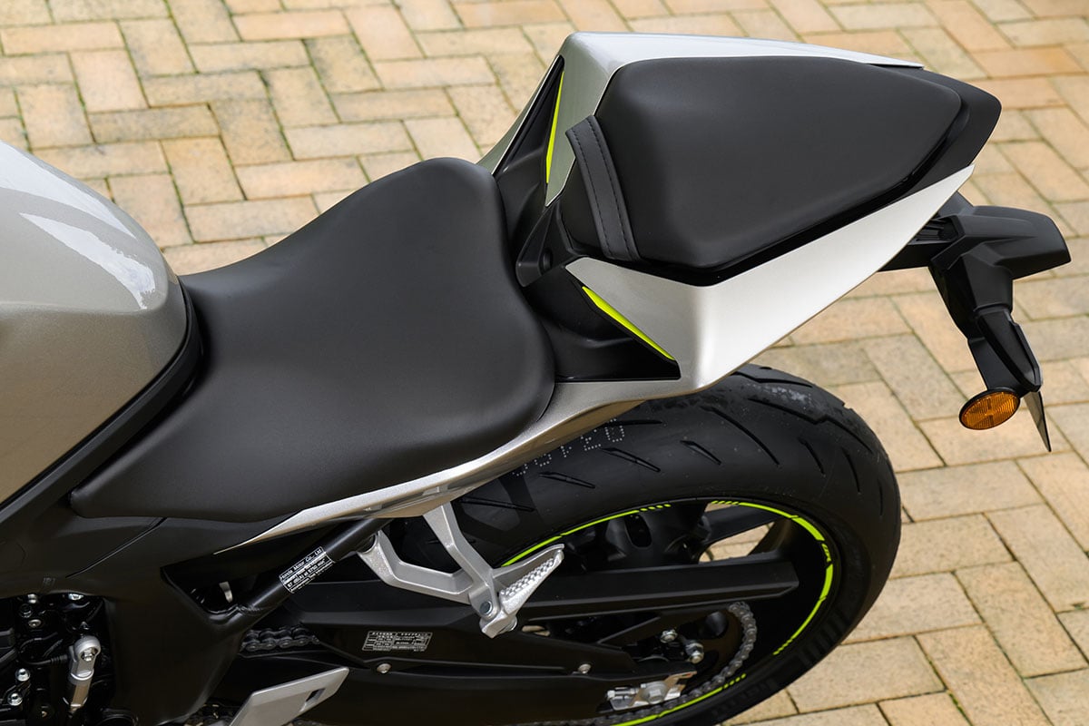 ホンダ新型「CBR400Rフォア Eクラッチ」