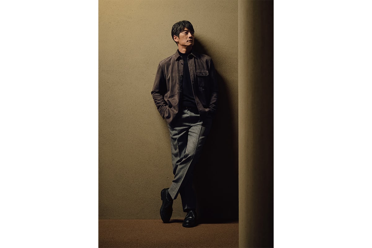 「LANVIN COLLECTION」のアイテムを着用する反町隆史さん