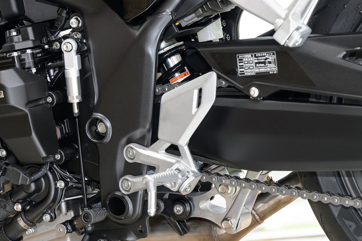 ホンダ新型「CB400スーパーフォア Eクラッチ」