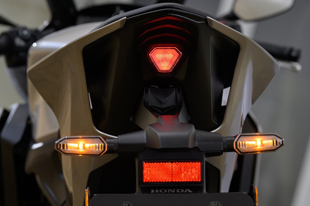 ホンダ新型「CBR400Rフォア Eクラッチ」