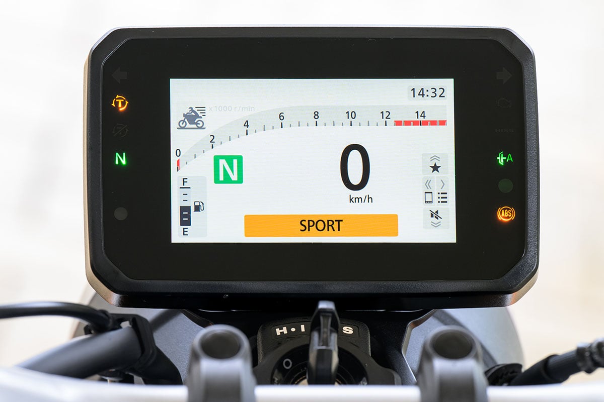 ホンダ新型「CB400スーパーフォア Eクラッチ」