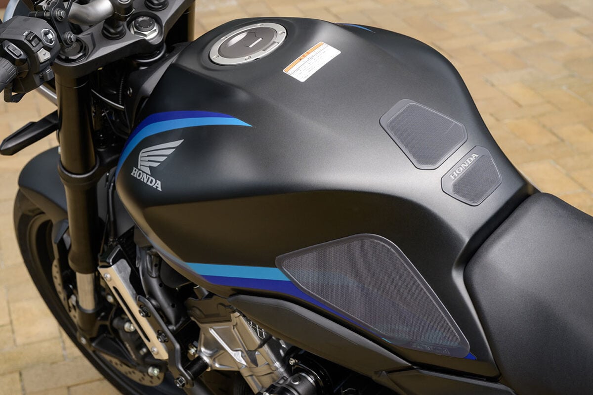 ホンダ新型「CB400スーパーフォア Eクラッチ」