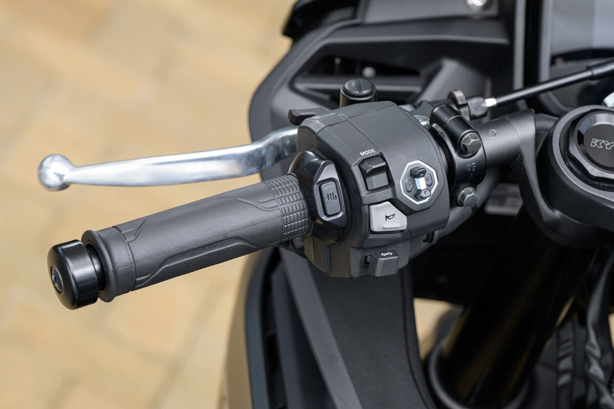 ホンダ新型「CBR400Rフォア Eクラッチ」