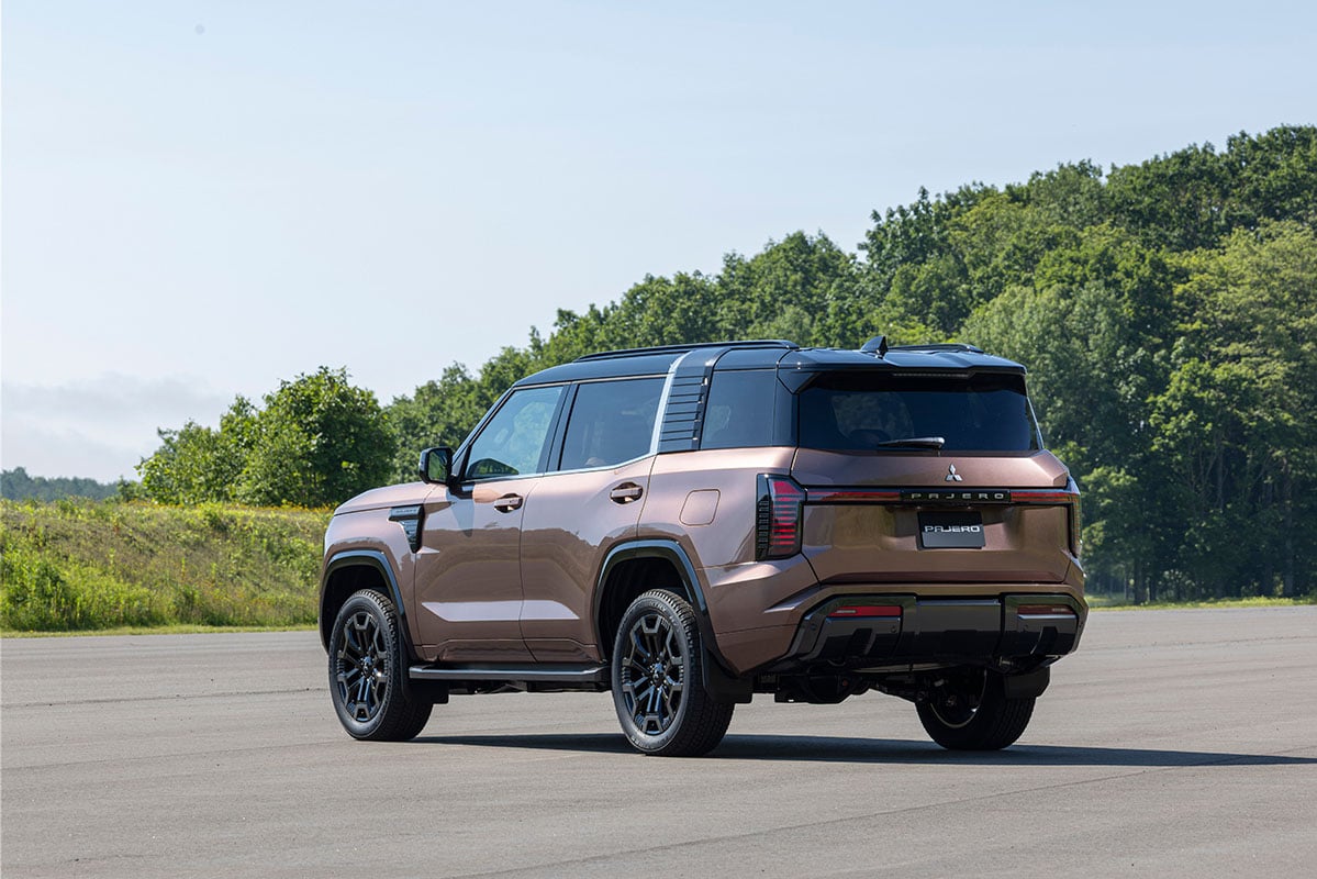 三菱新型「パジェロ」