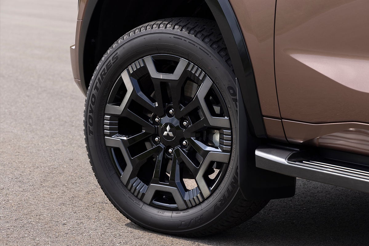 三菱新型「パジェロ」