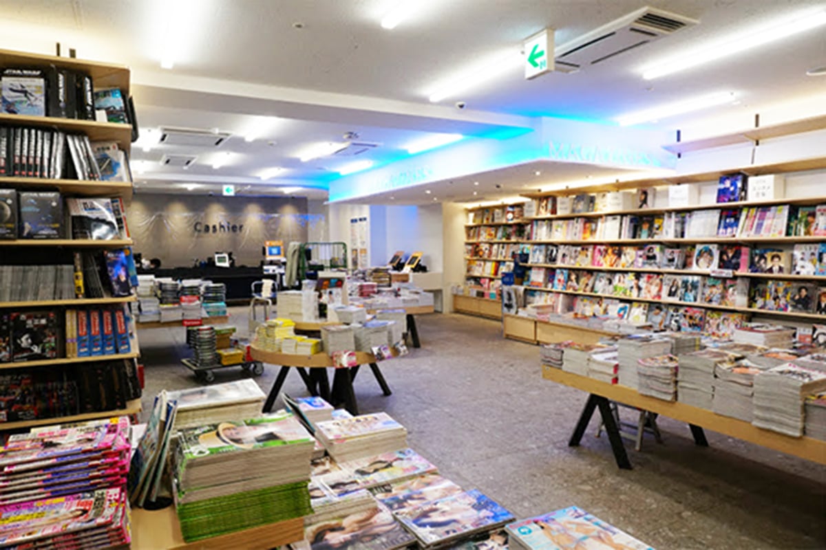 新宿駅東口「紀伊國屋書店 新宿本店」