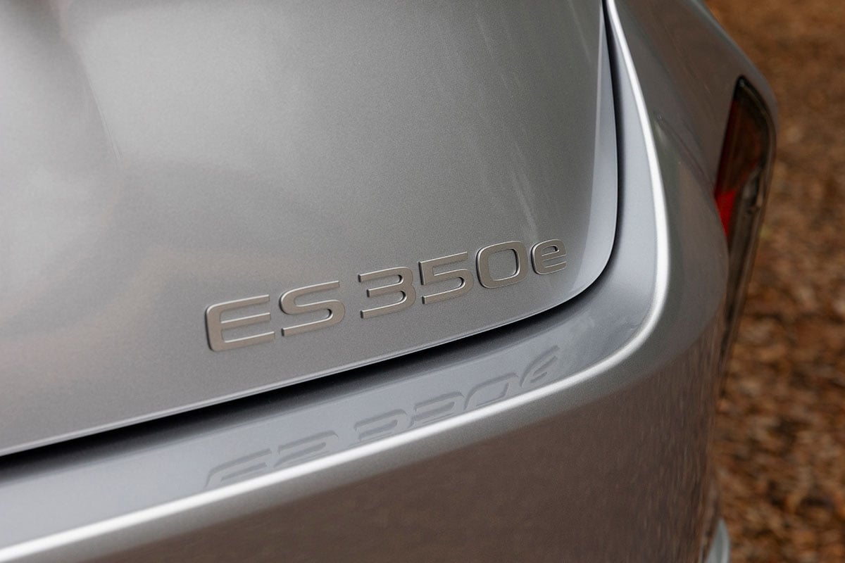 レクサス新型「ES350e リアコンフォートパッケージ」