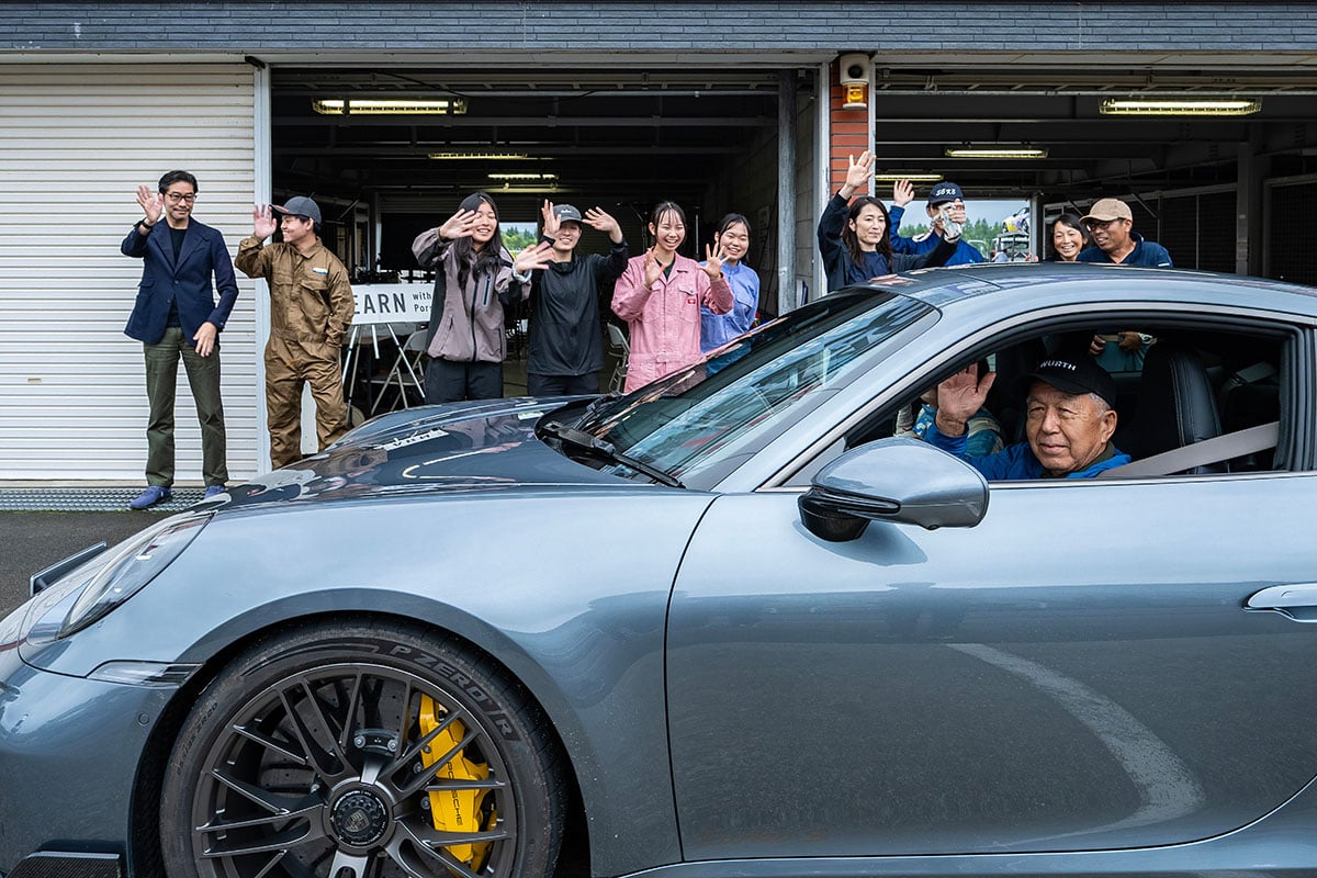 「LEARN with Porsche」の「ものづくり」プログラム。4日目は夕食の前に「十勝スピードウェイ」で最新のポルシェの性能を存分に体感